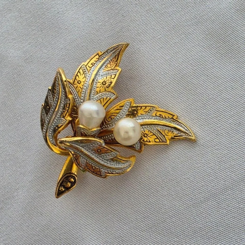 Beautiful Vintage Damascene jewelry set Leaf brooch/matching drop acorn earrings